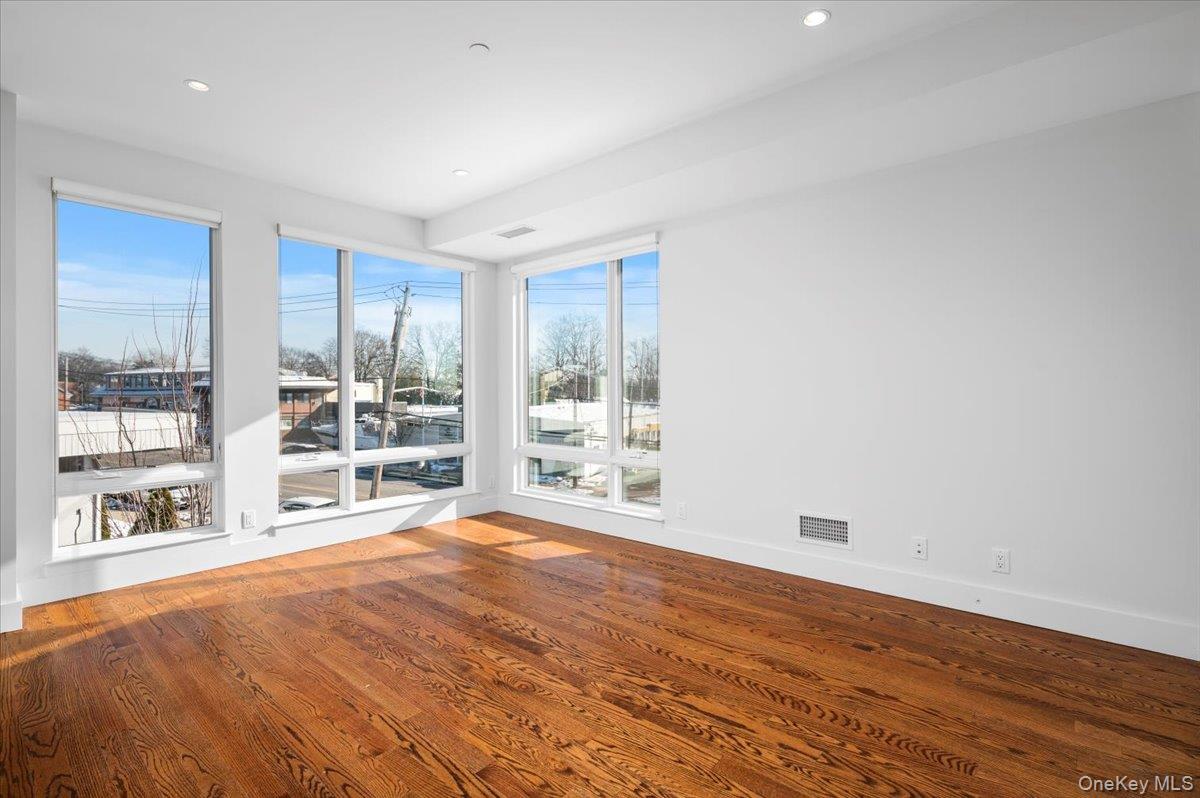 422 E Boston Post Road # 302, Mamaroneck, NY 10543