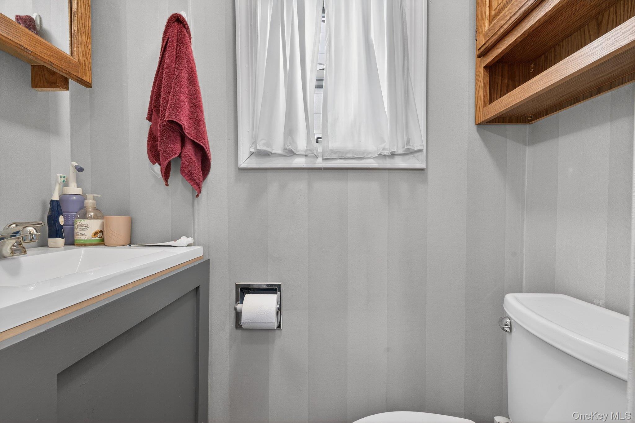 7748 74th Street, Glendale, NY 11385