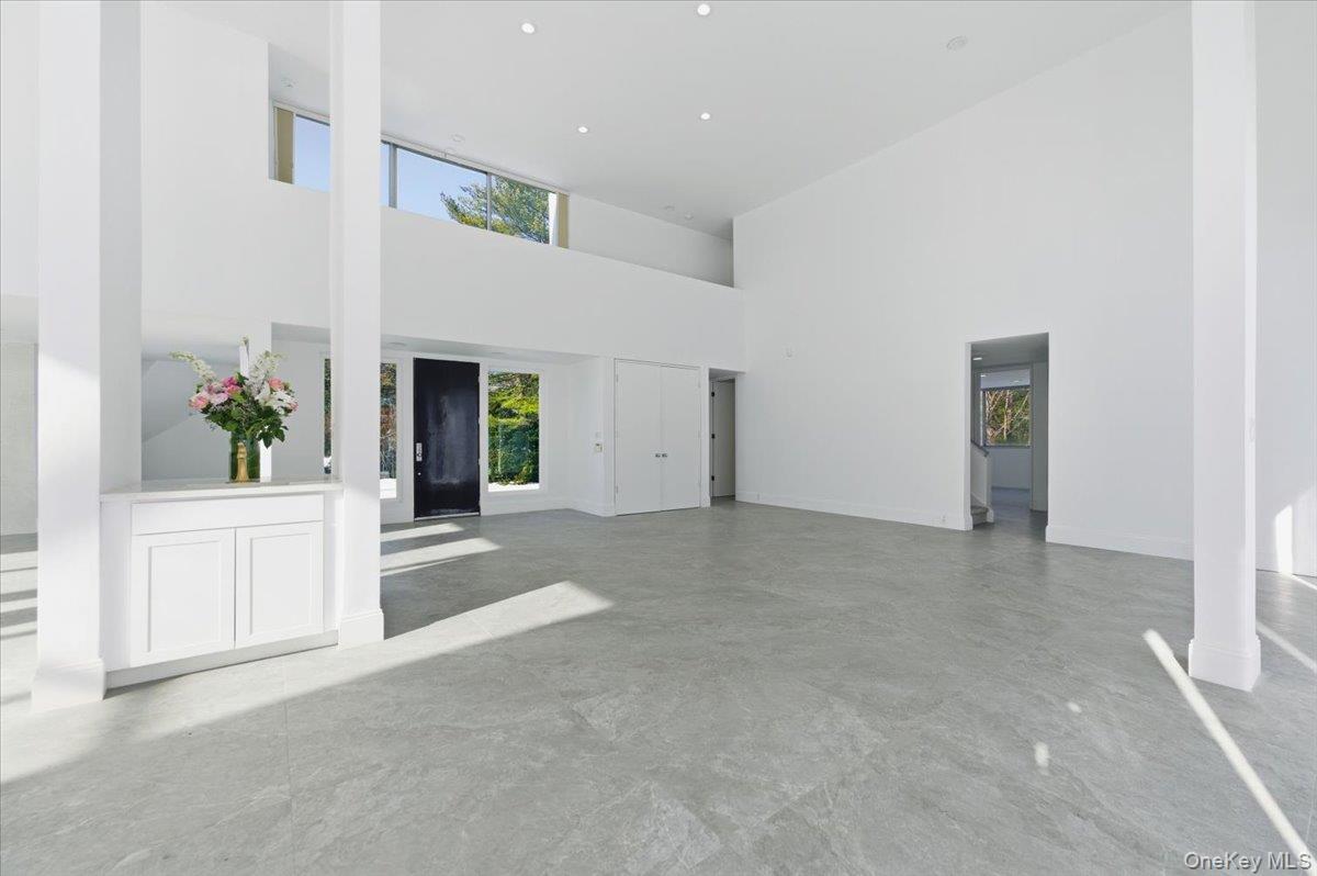 454 E Shore Road, Great Neck, NY 11024