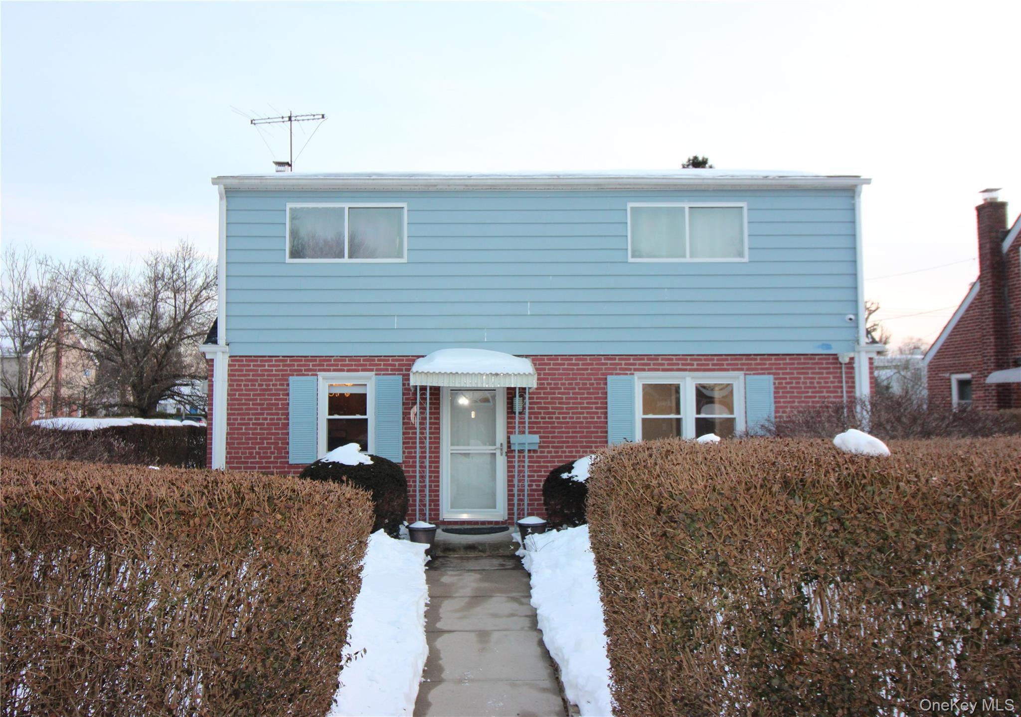 1 Pine Place, Glen Cove, NY 11542