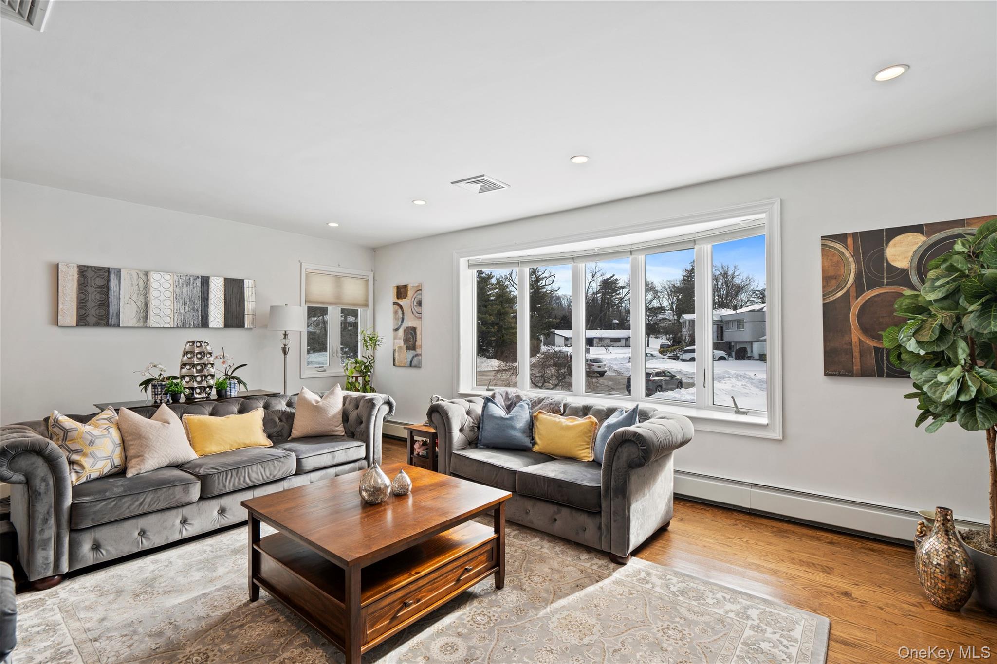 24 Jeffrey Lane, Great Neck, NY 11020