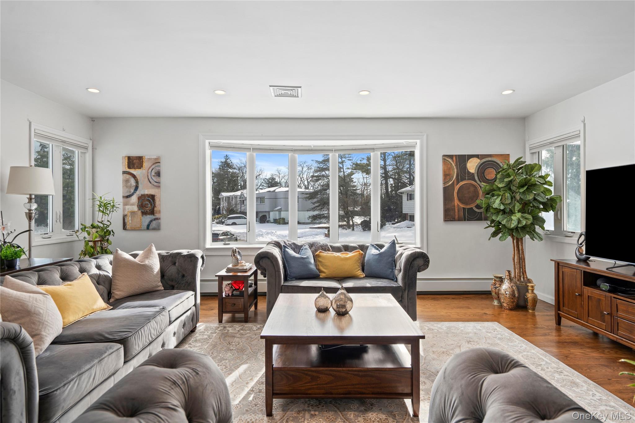 24 Jeffrey Lane, Great Neck, NY 11020