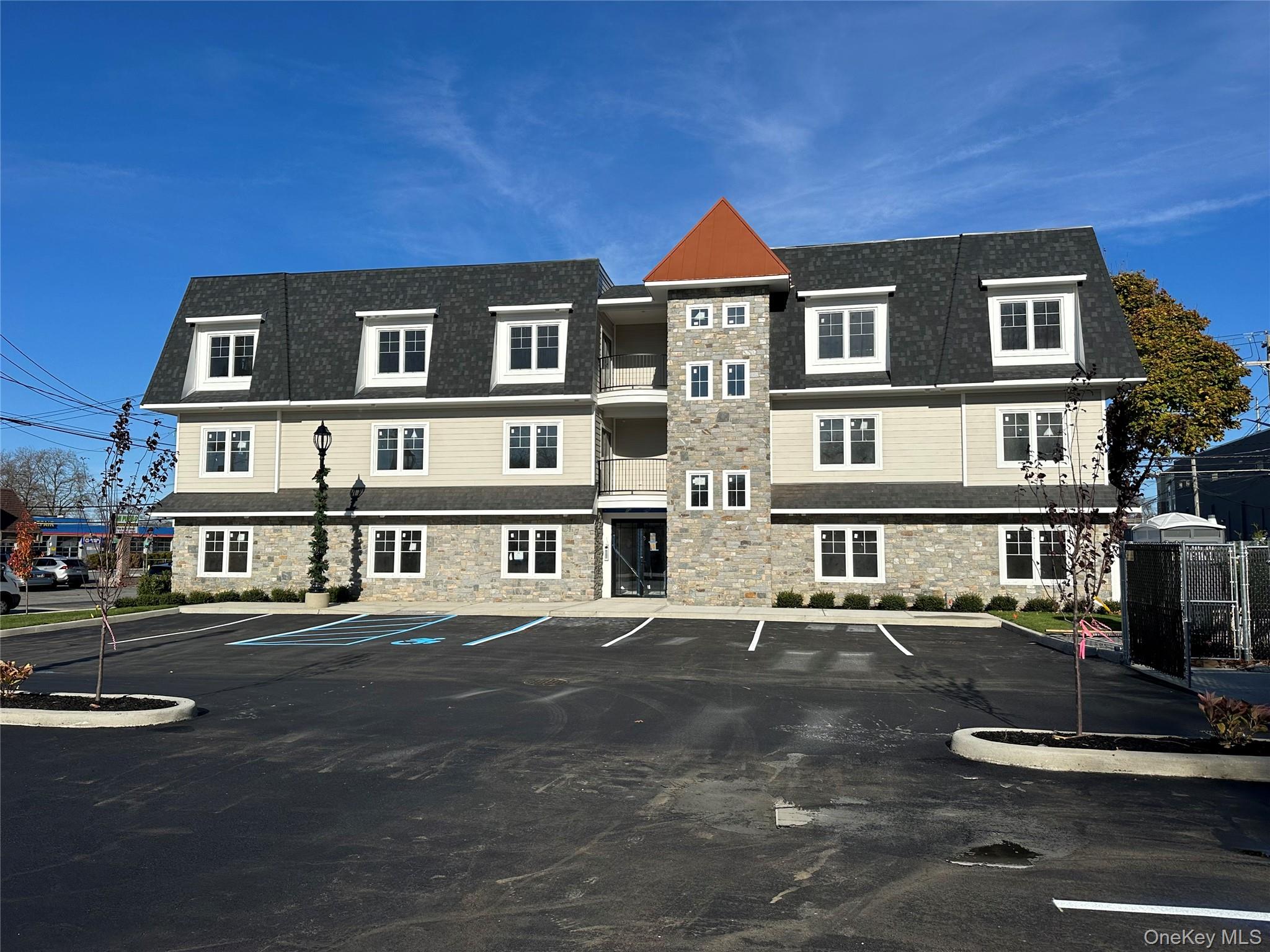 400 Oak Street, Copiague, NY 11726