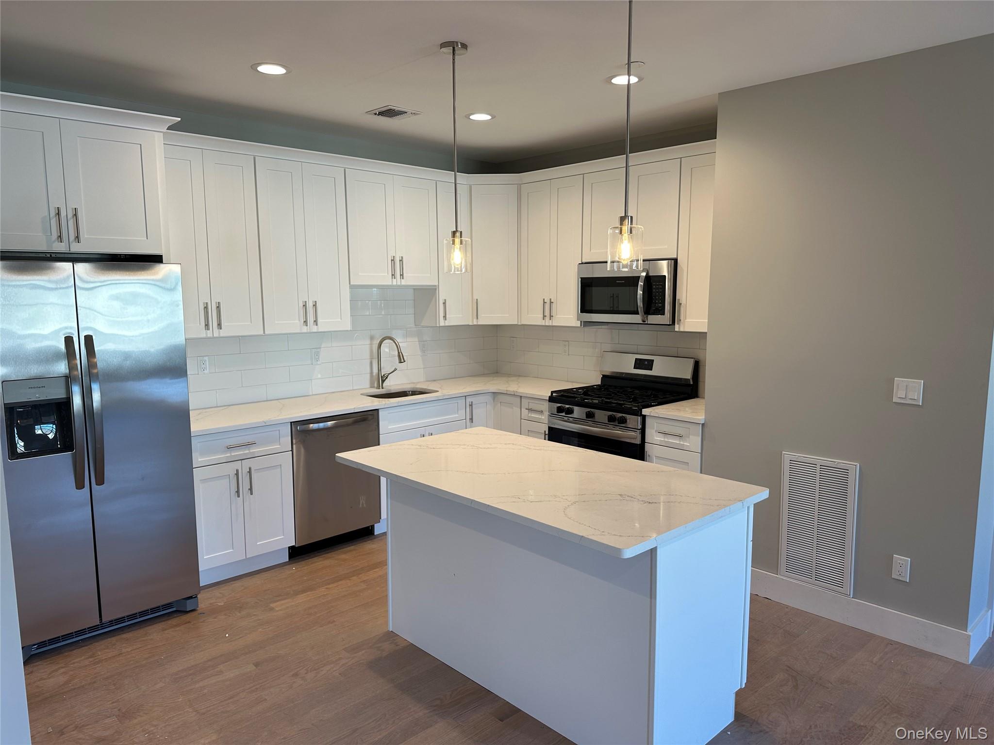 400 Oak Street, Copiague, NY 11726