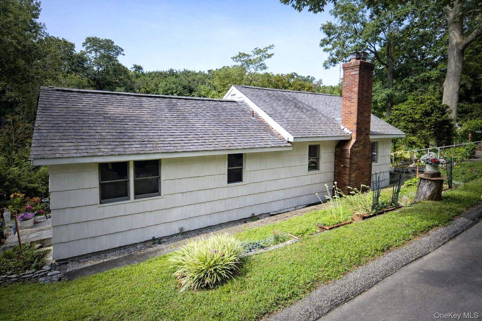 22 Hill Road, Saint James, NY 11780