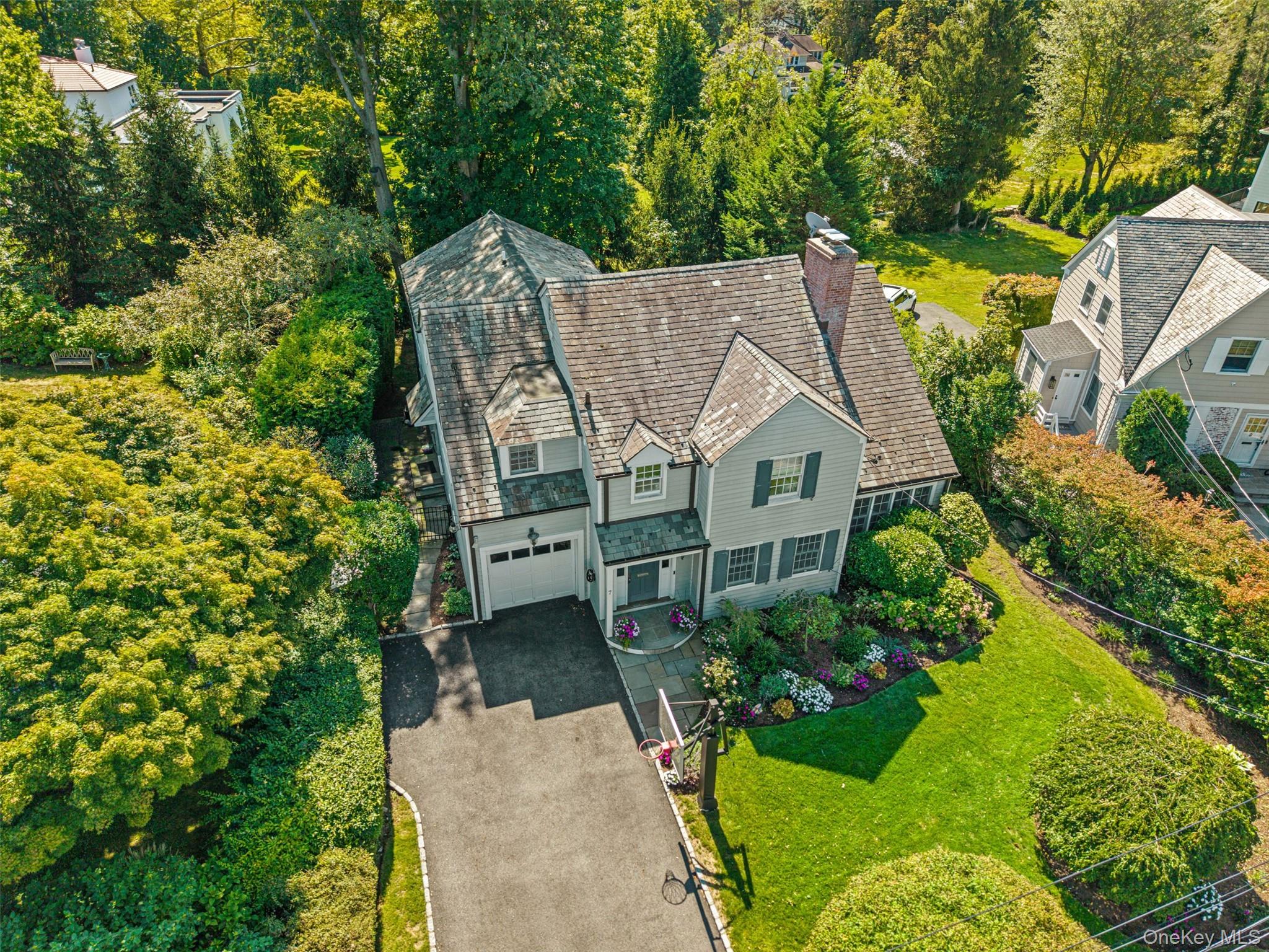 7 Lenox Place, Scarsdale, NY 10583