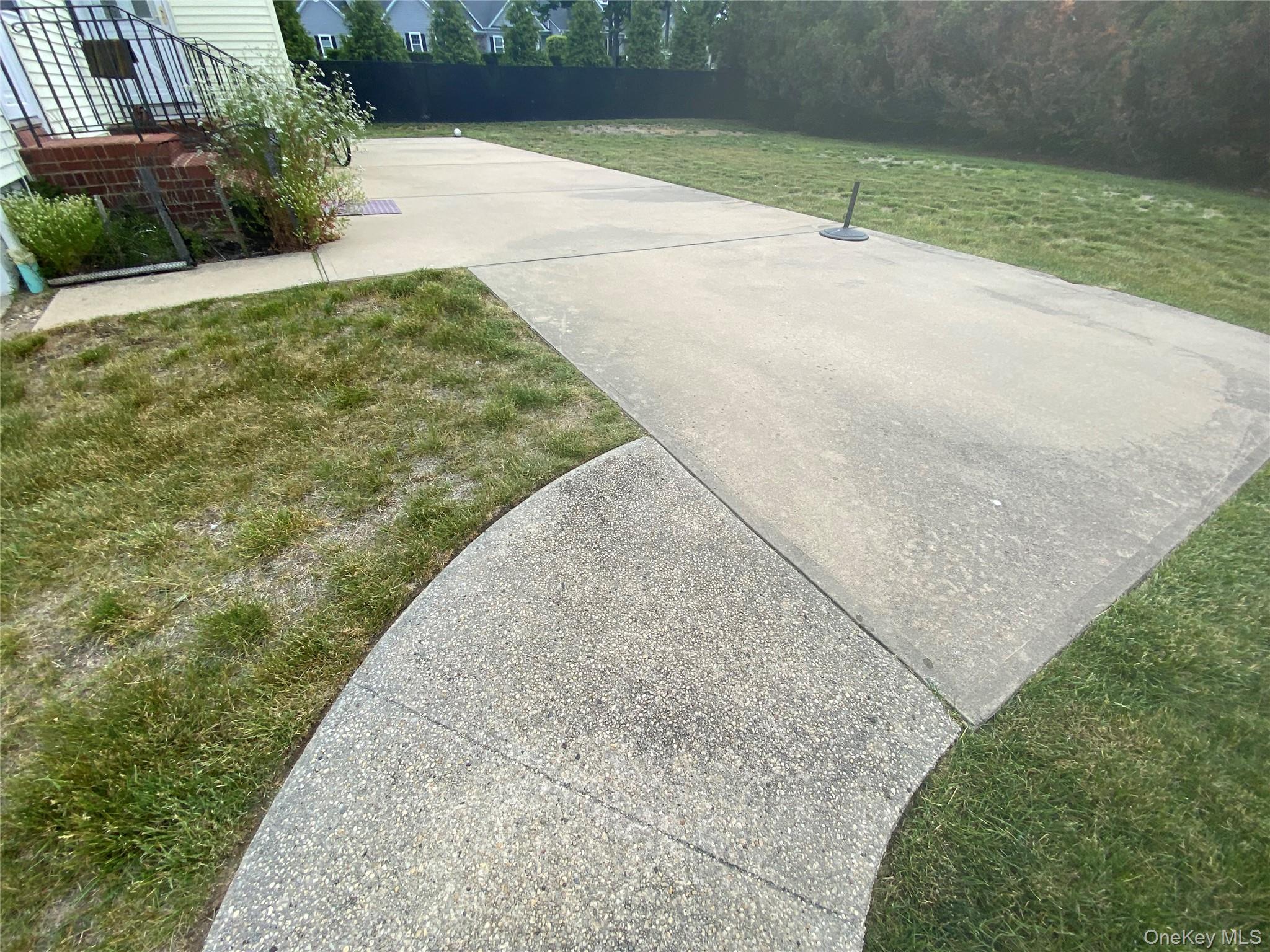 60 Schmeelk Place, Copiague, NY 11726