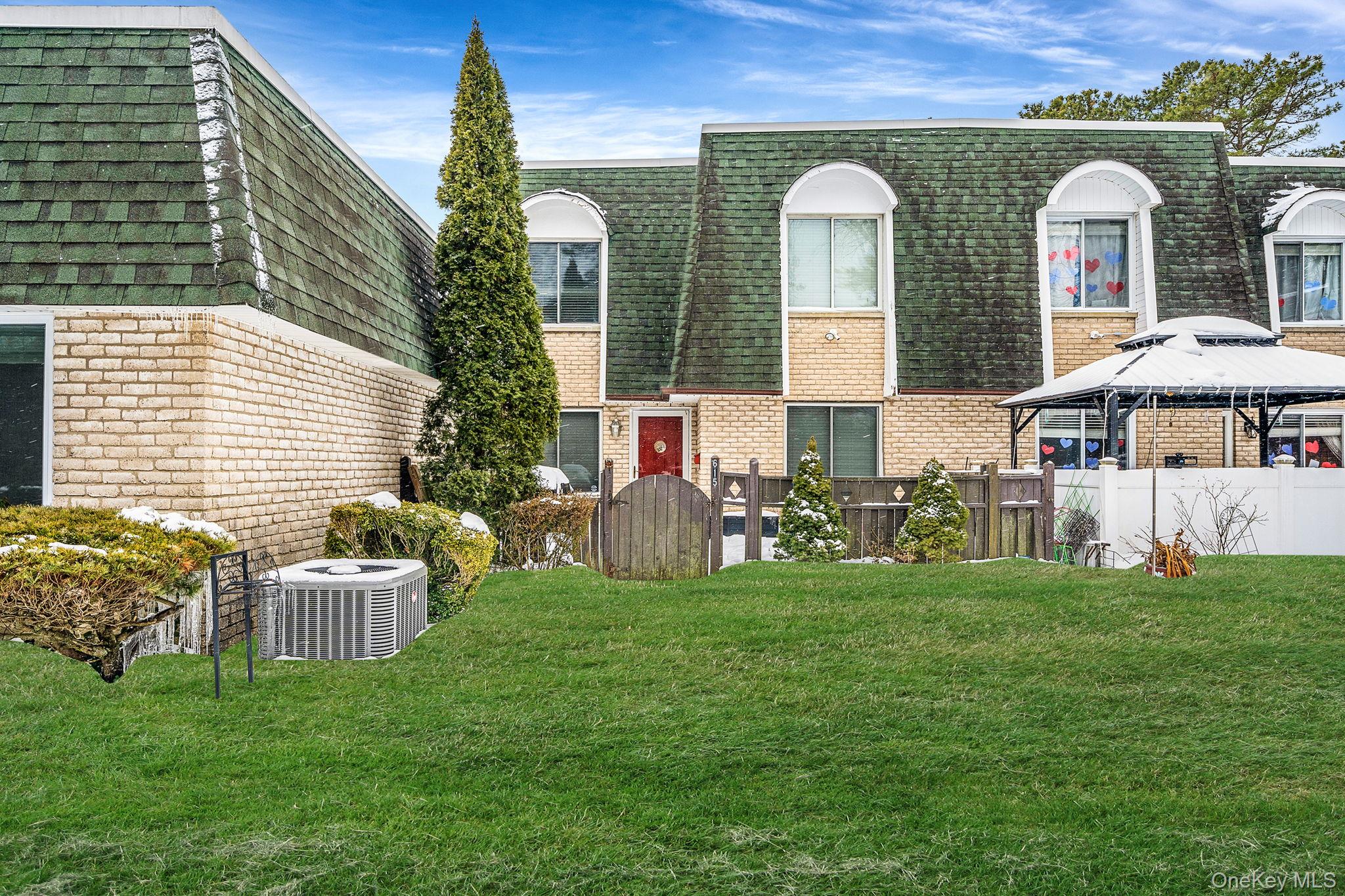 615 Blue Ridge Drive # 615, Medford, NY 11763