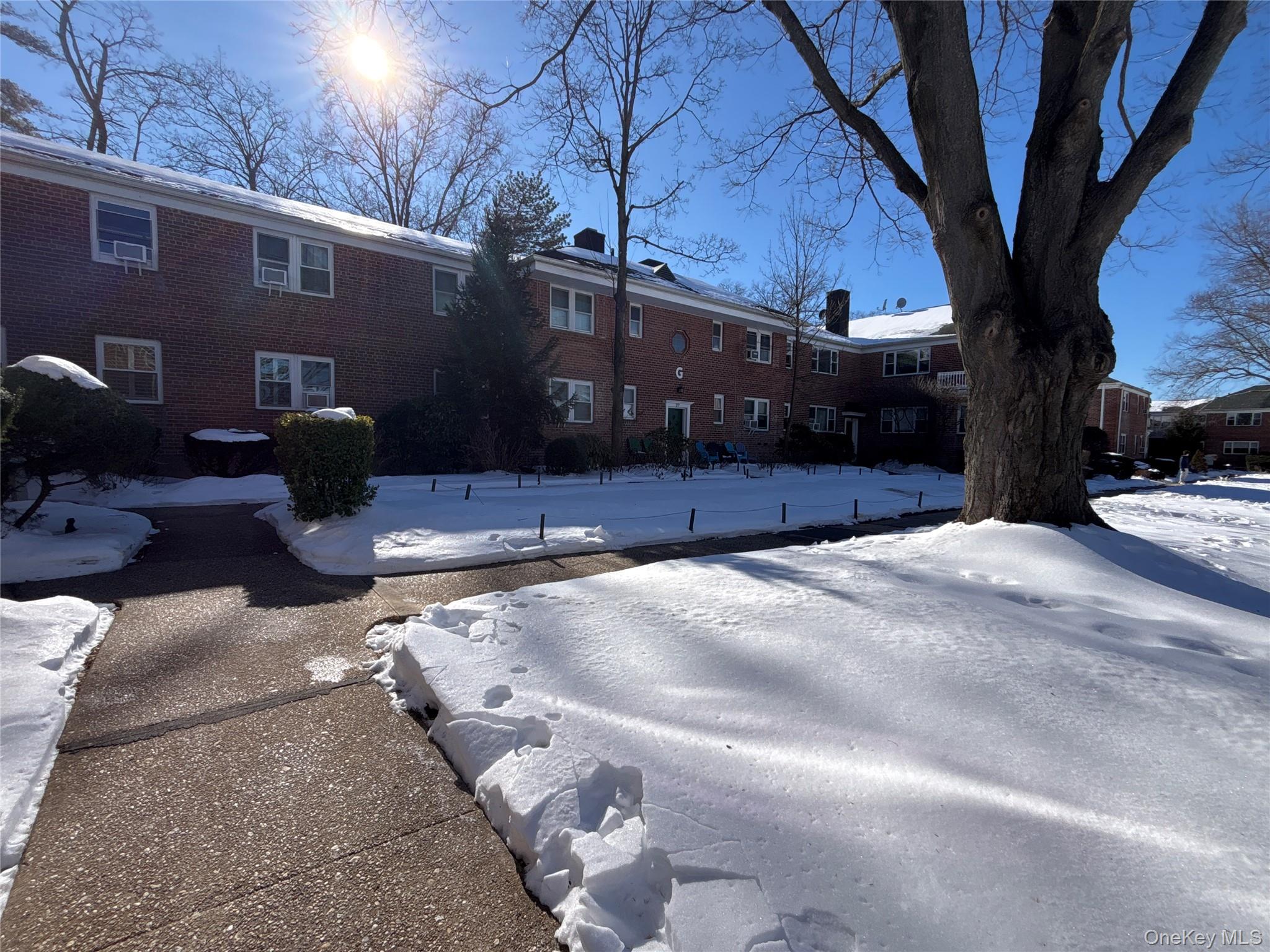 25 Dolphin Green # G2C, Port Washington, NY 11050