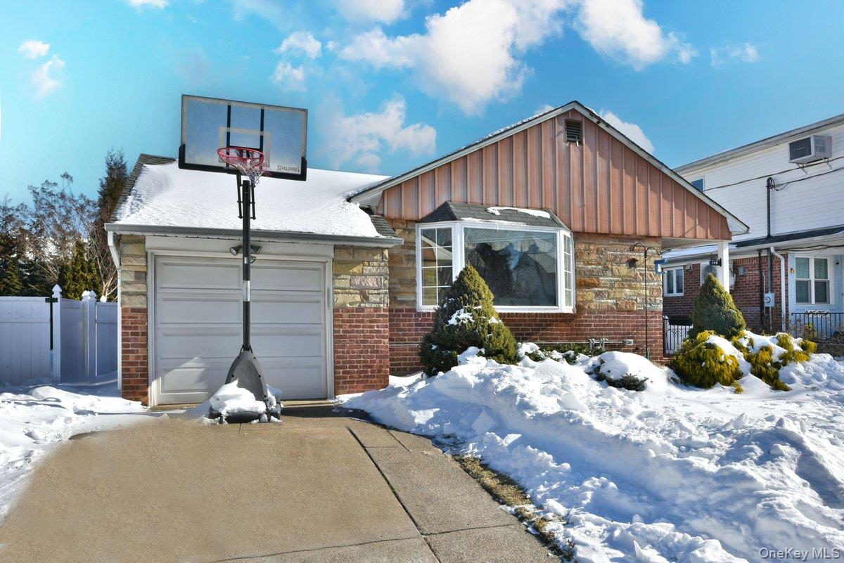 148 Simonson Road, Mineola, NY 11501