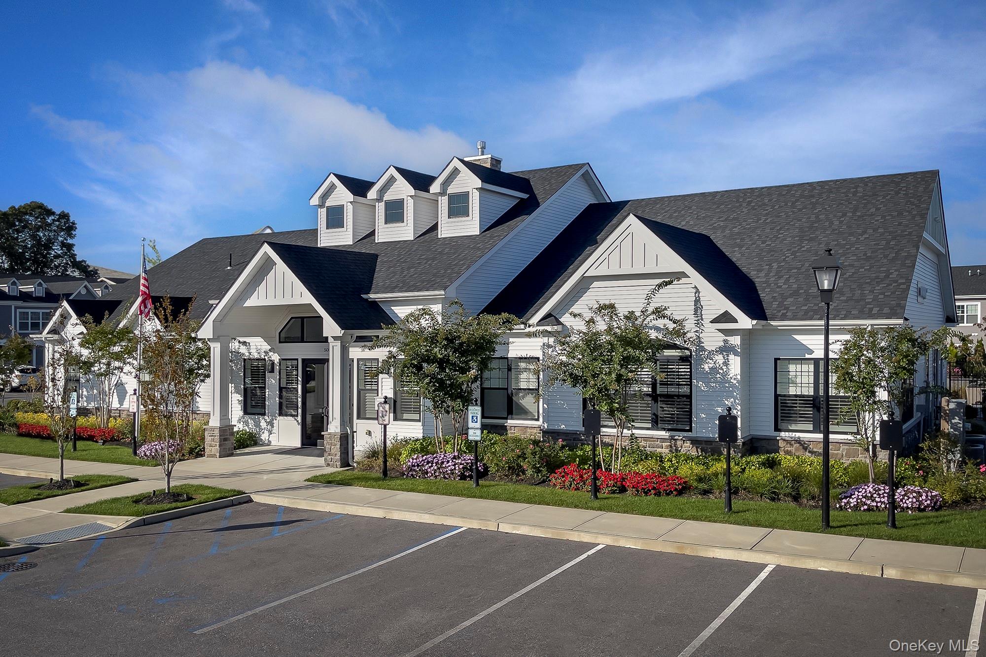 101 Sutton Court # 101, Deer Park, NY 11729