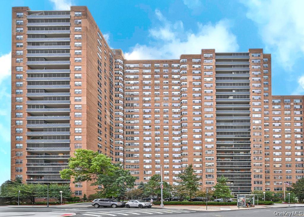 70-25 Yellowstone Boulevard # 7M, Forest Hills, NY 11375