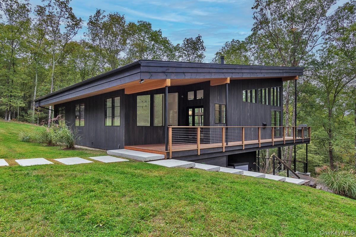 10 Hidden Mountain Lane, Stone Ridge, NY 12484