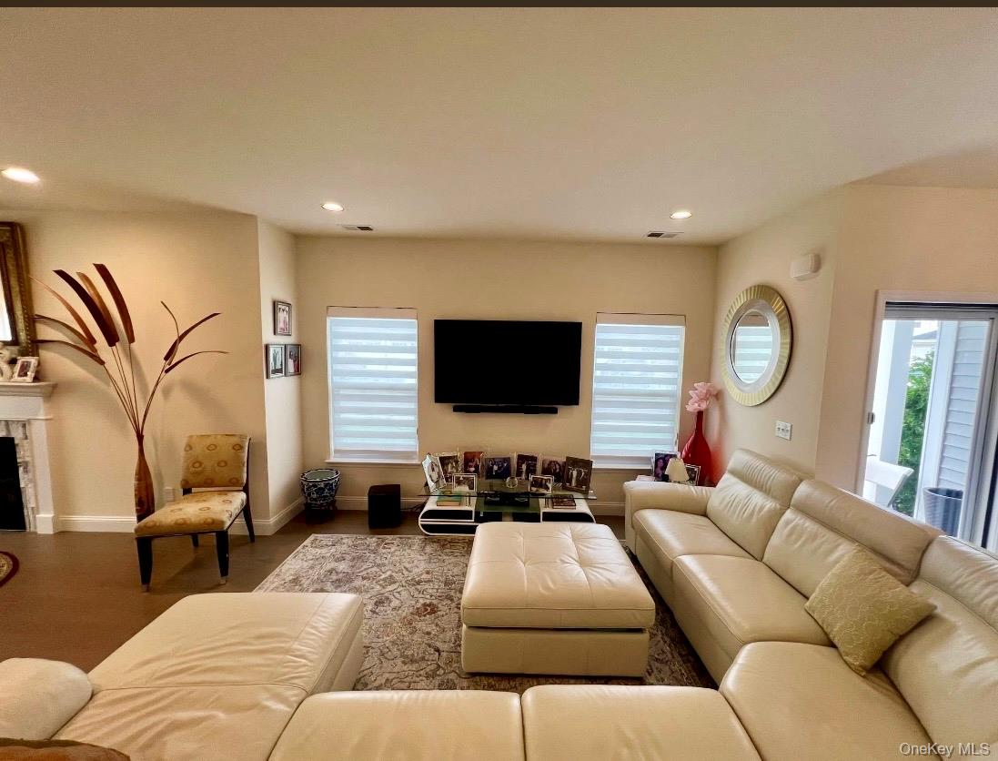 37 Willow Circle # 37, Coram, NY 11727