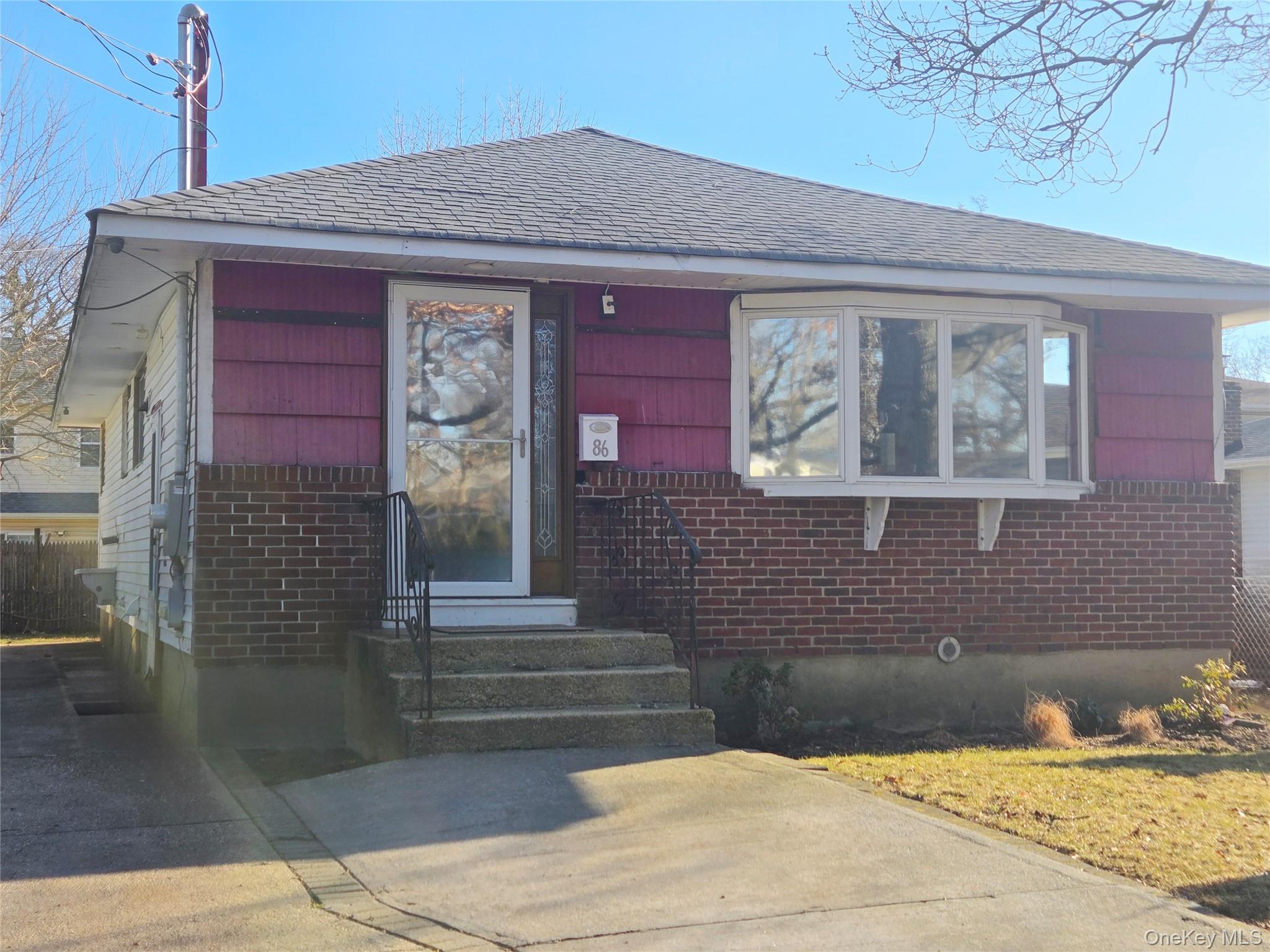 86 Decatur Street, Roosevelt, NY 11575