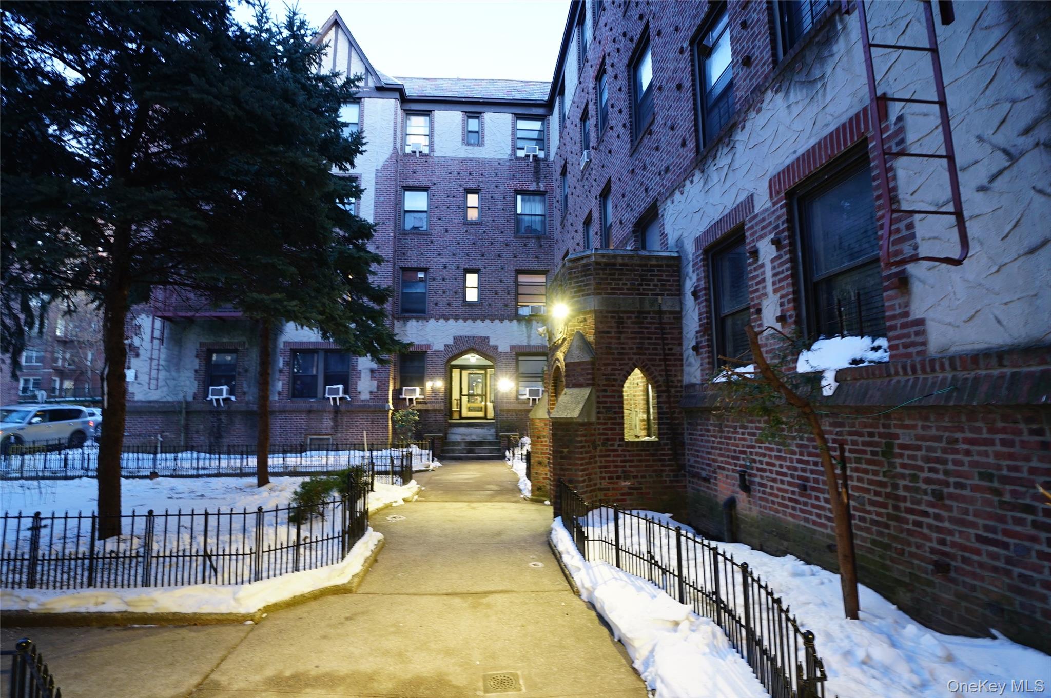 61-40 Saunders Street # A12, Rego Park, NY 11374