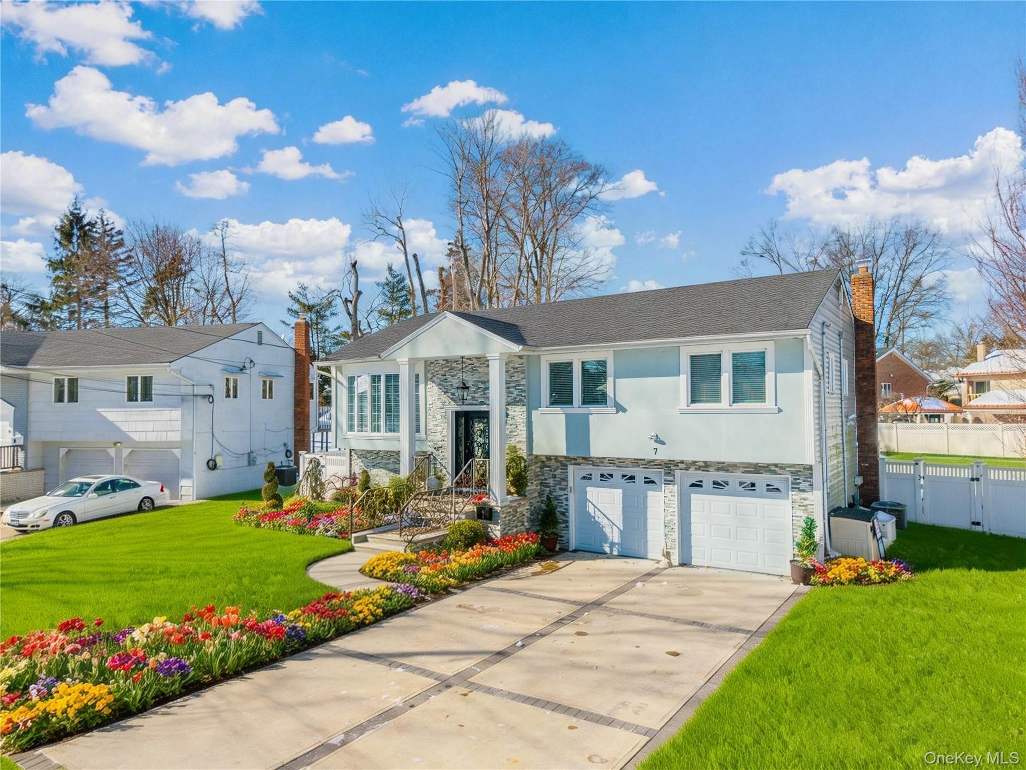 7 Dunhill Road, Manhasset Hills, NY 11040