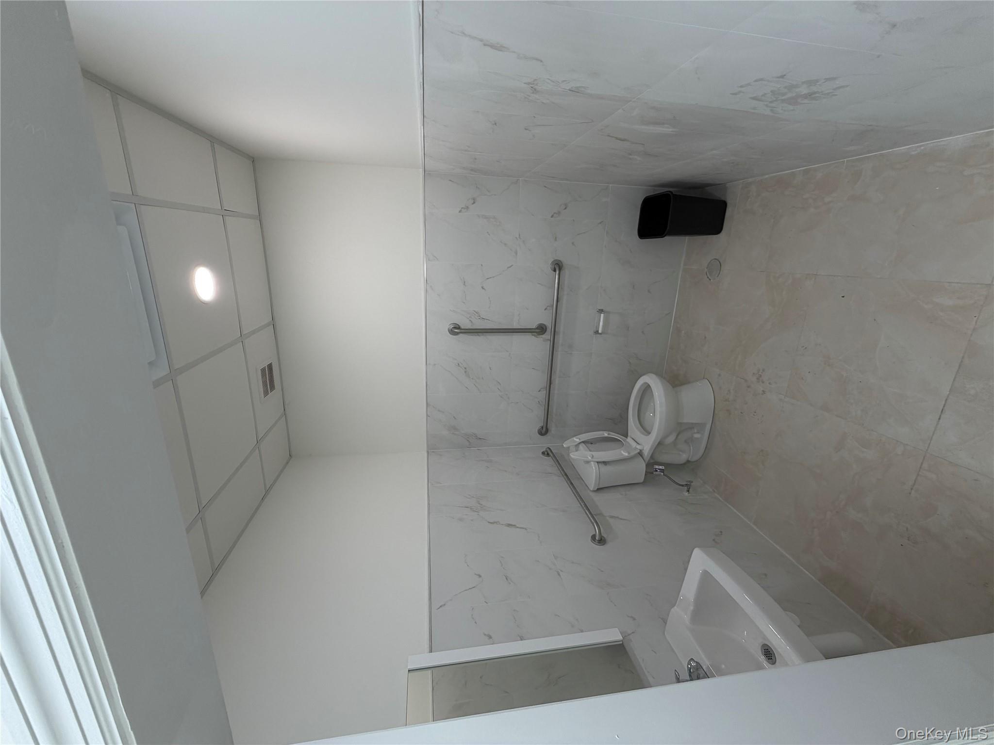 325 Sunrise Highway, Lynbrook, NY 11563