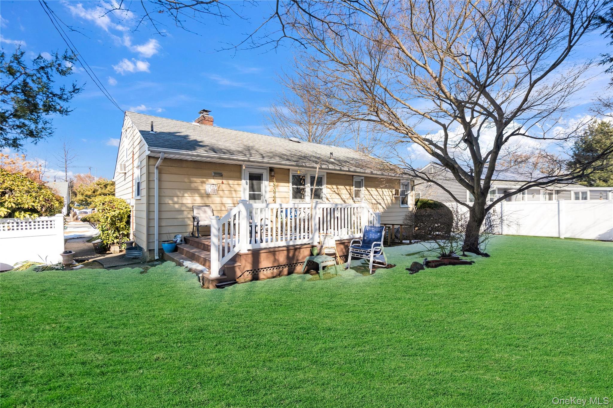 16 Newmarket Road, Syosset, NY 11791