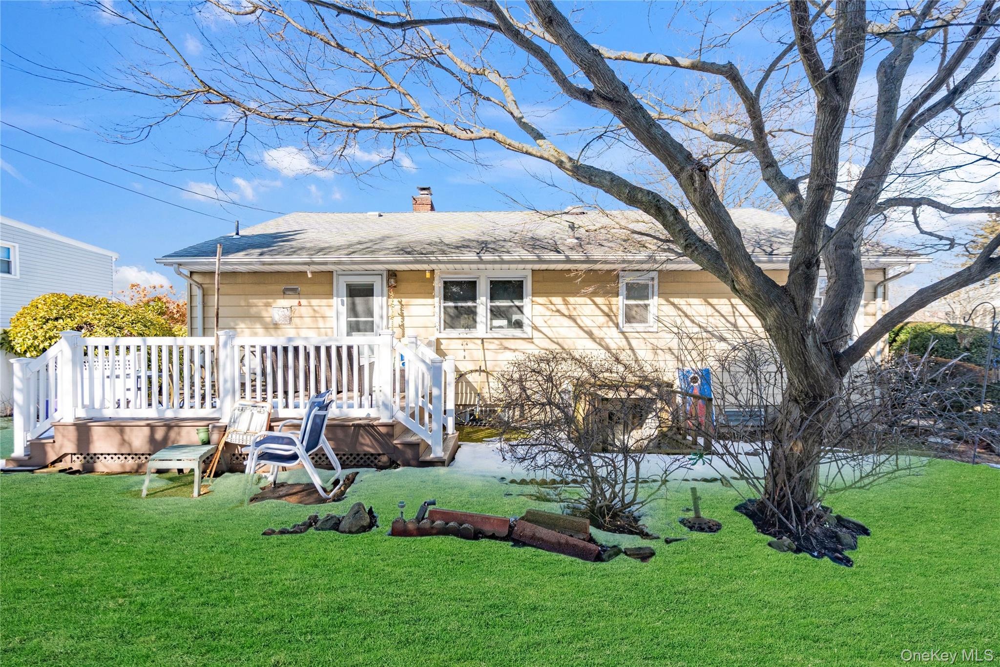 16 Newmarket Road, Syosset, NY 11791