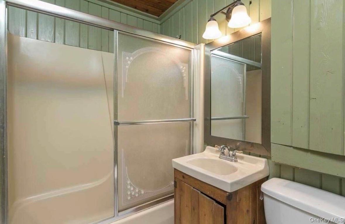 Center Moriches, NY 11934