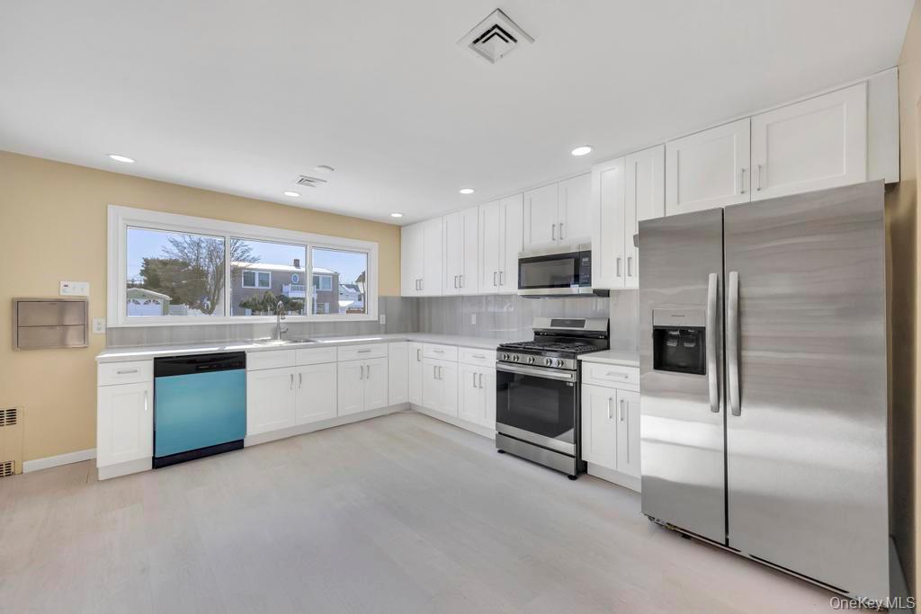 21 Clay Lane, Levittown, NY 11756