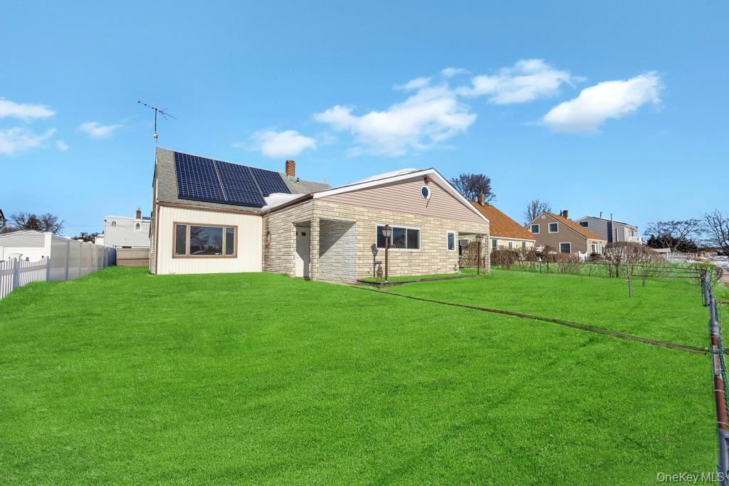 21 Clay Lane, Levittown, NY 11756