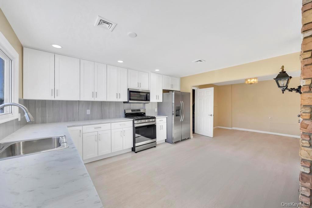 21 Clay Lane, Levittown, NY 11756