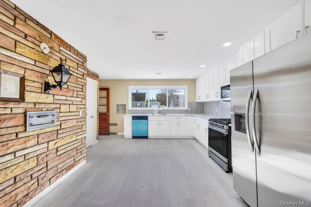 21 Clay Lane, Levittown, NY 11756