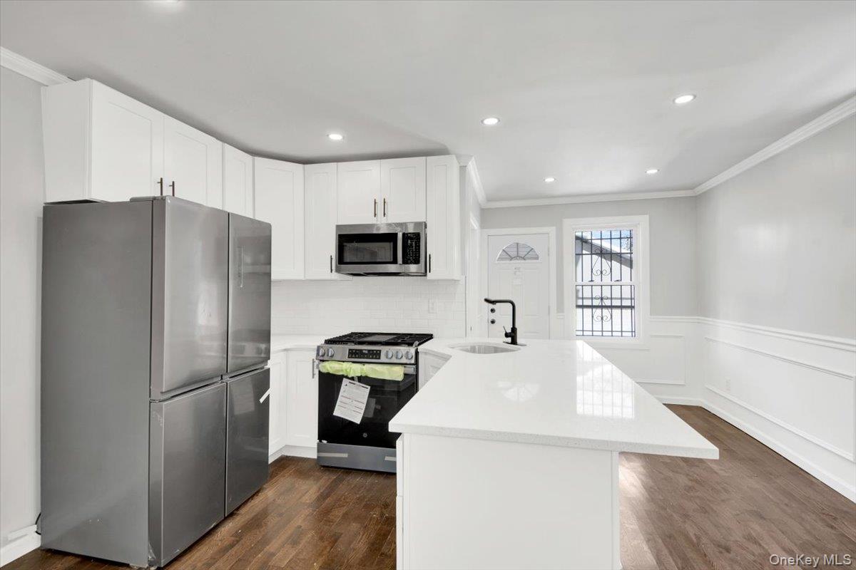 837 Penfield Street, Bronx, NY 10470