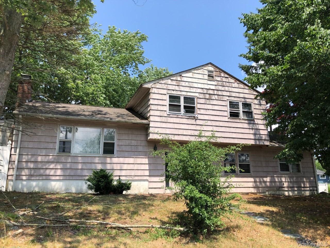 18 Joyce Drive, Riverhead, NY 11901