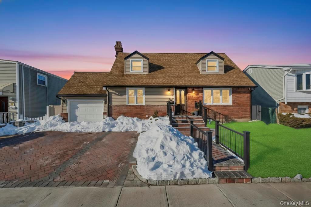 460 Roquette Avenue, Floral Park, NY 11001