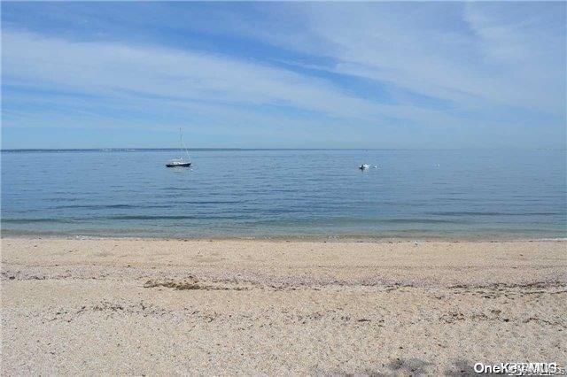 11 Valley Road, Bayville, NY 11709