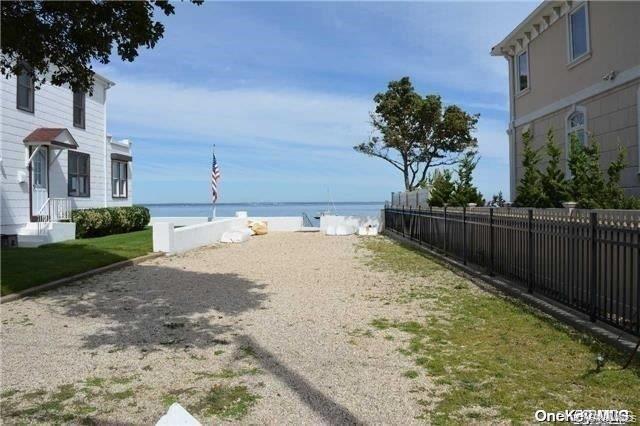 11 Valley Road, Bayville, NY 11709