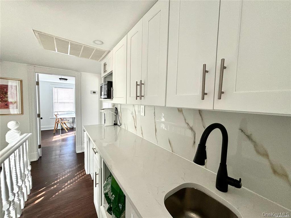 1433 Old Northern Boulevard, Roslyn, NY 11576