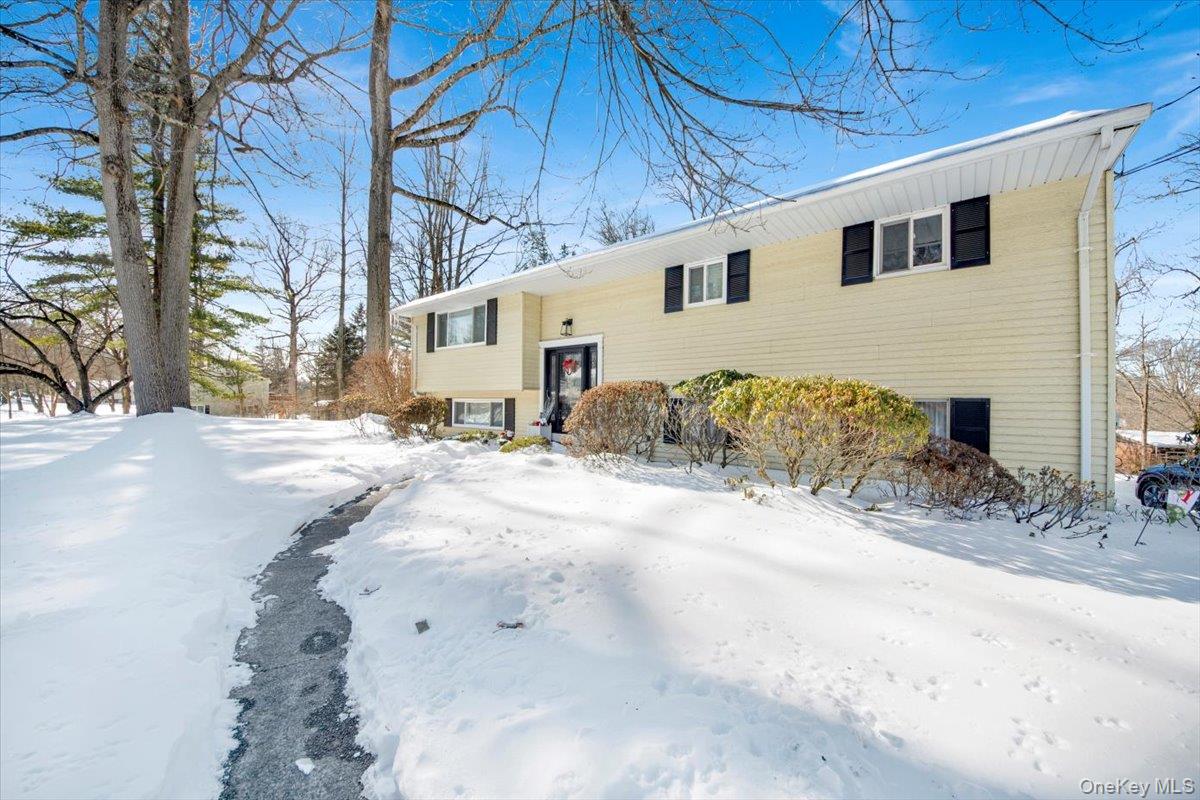 569 Millburn Court, Valley Cottage, NY 10989