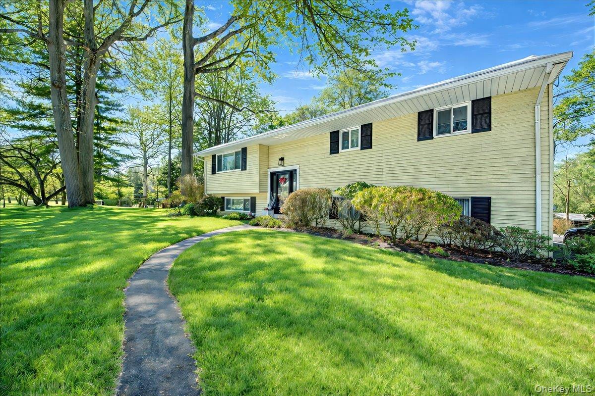 569 Millburn Court, Valley Cottage, NY 10989