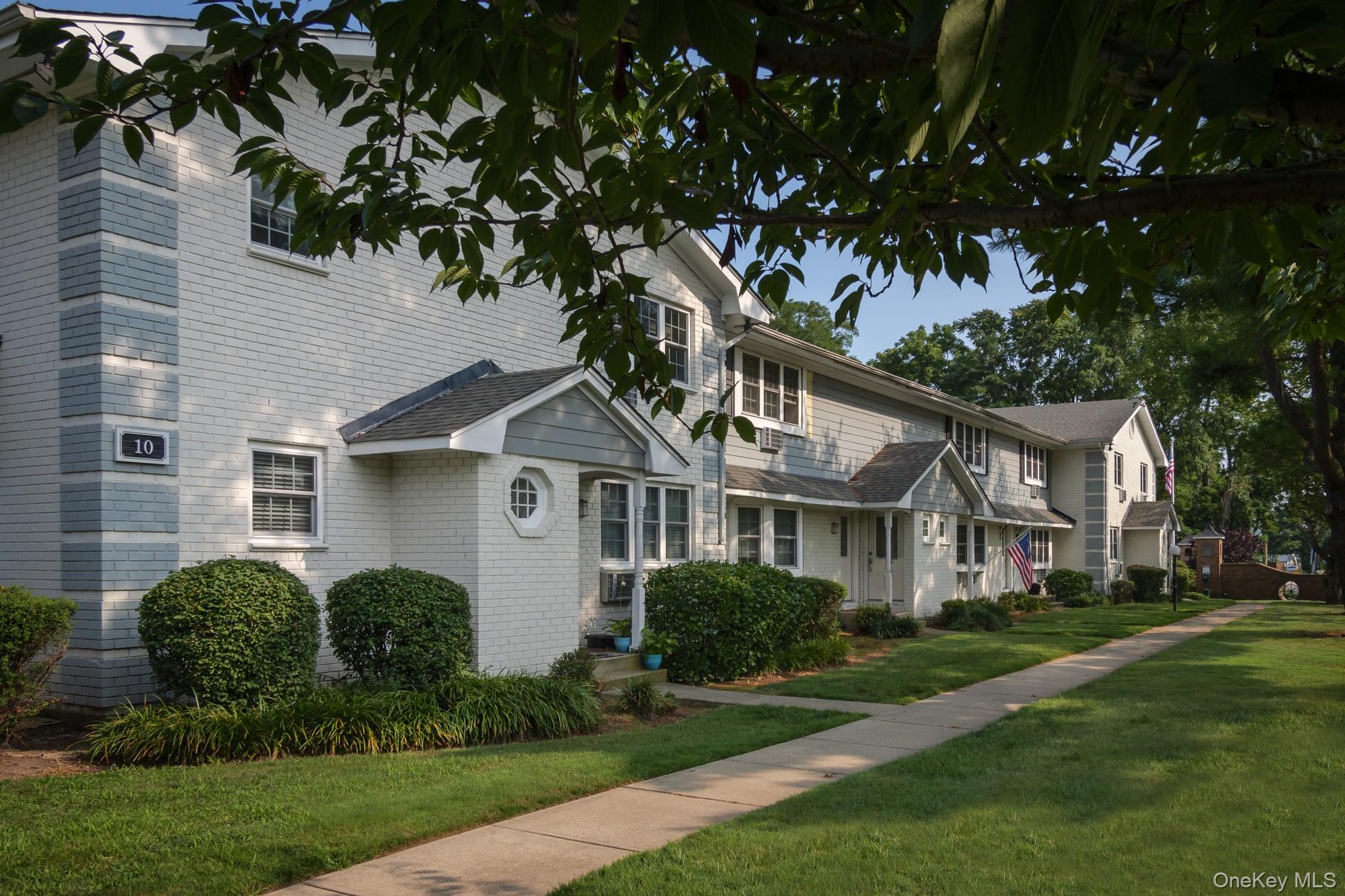 23 Weaver Drive # 03-8A, Massapequa, NY 11758