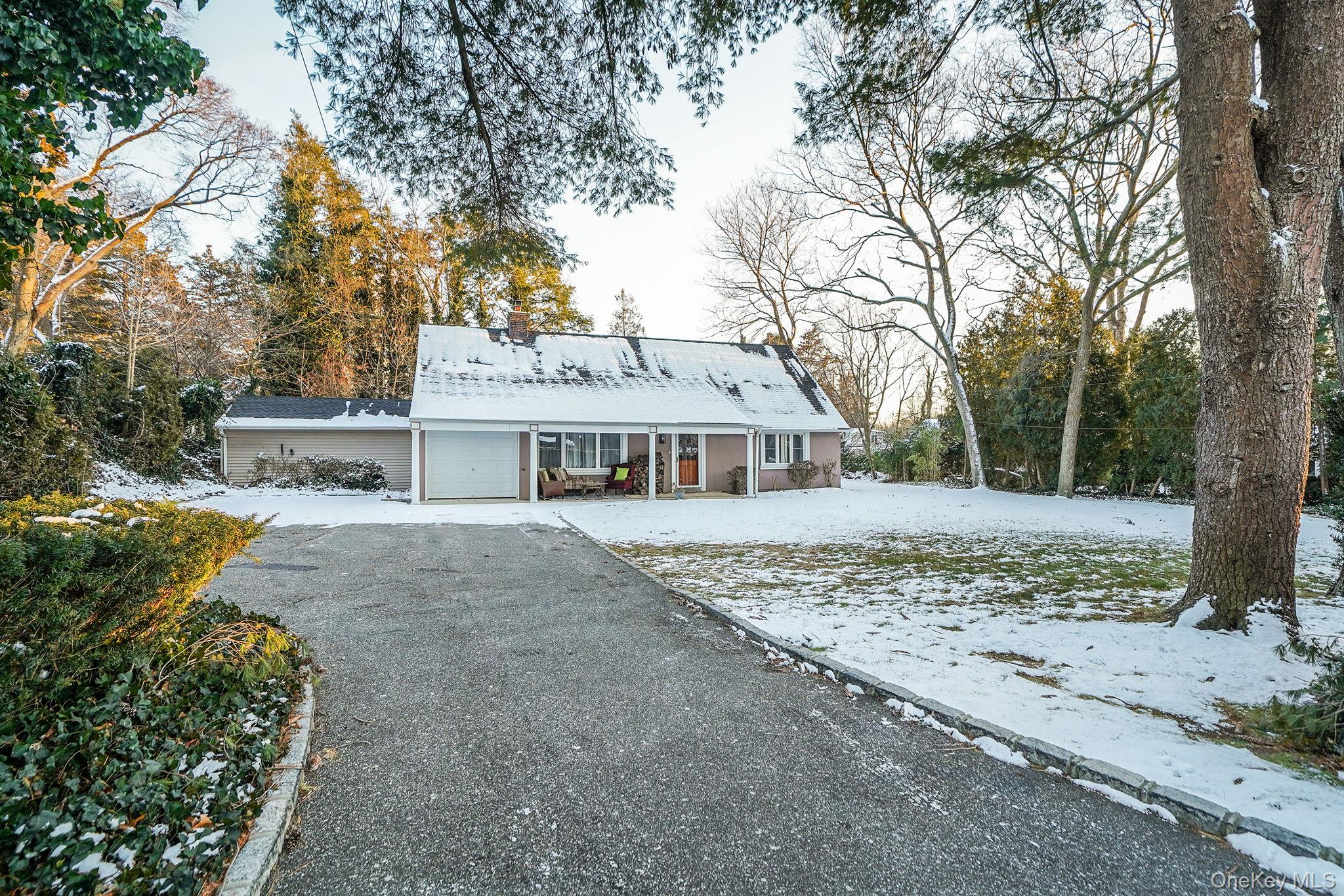 6 Fairfields Lane, Huntington Station, NY 11746