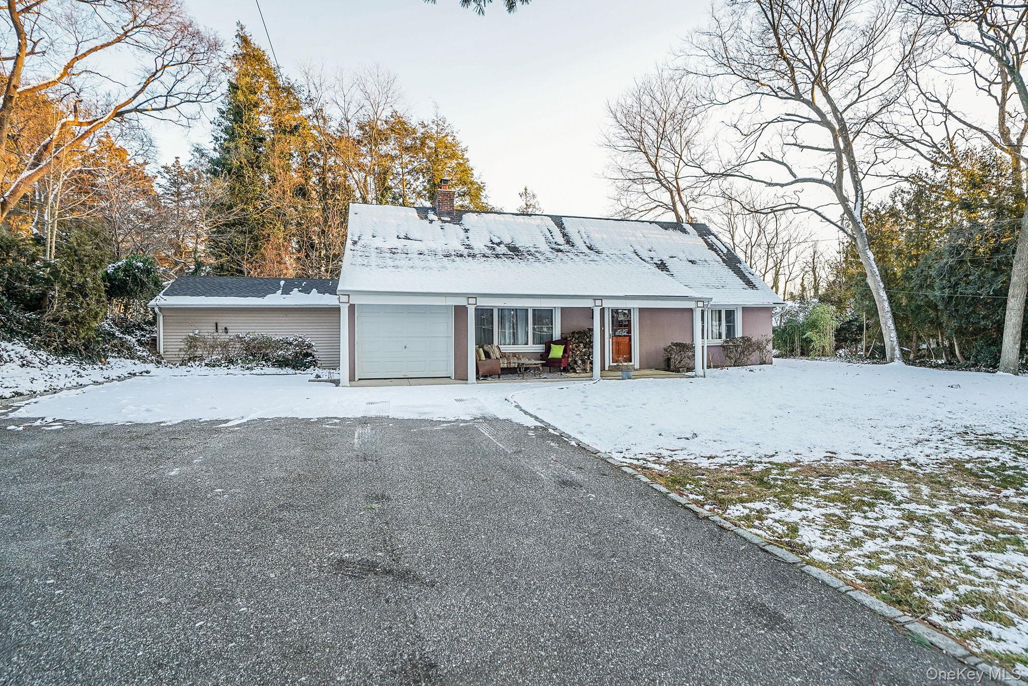 6 Fairfields Lane, Huntington Station, NY 11746