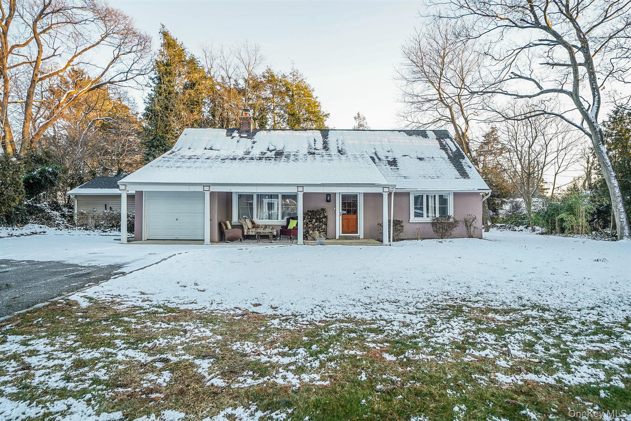 6 Fairfields Lane, Huntington Station, NY 11746