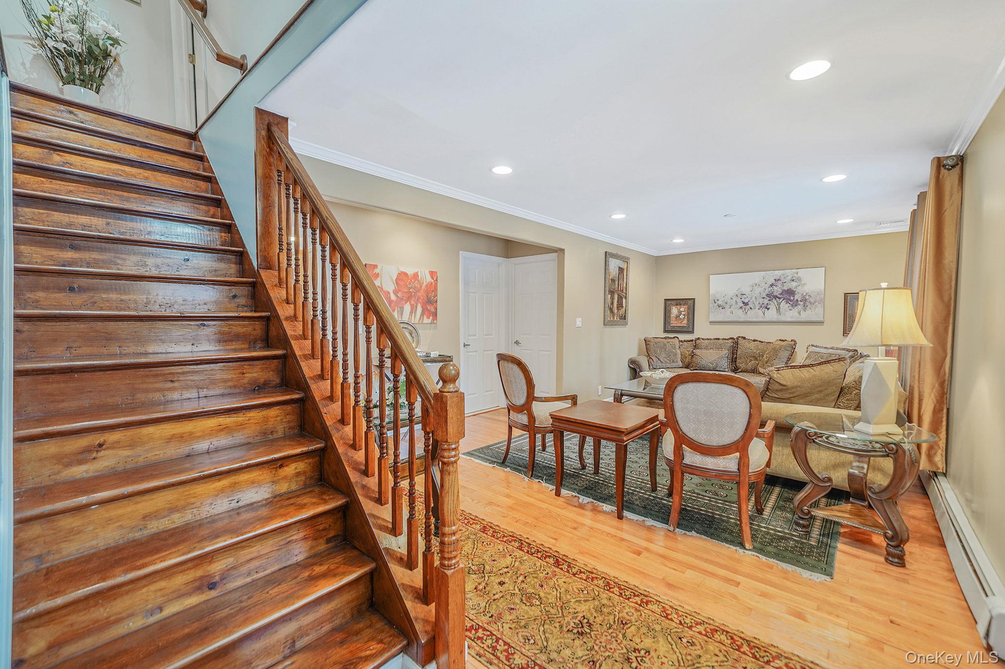 6 Fairfields Lane, Huntington Station, NY 11746