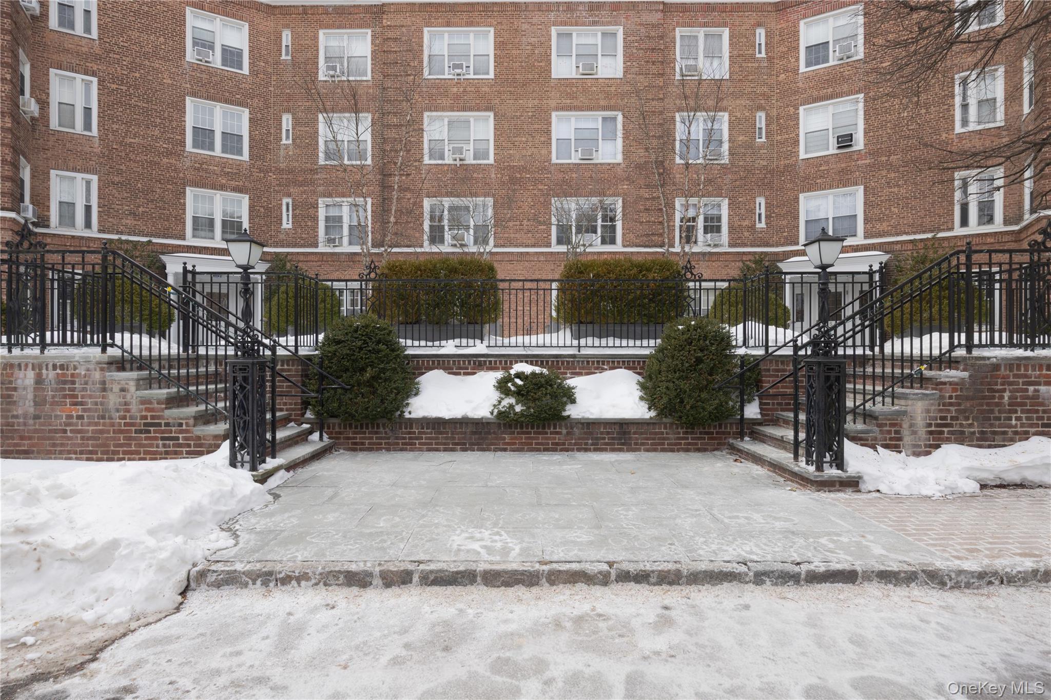 5 Midland Gardens # 2K, Bronxville, NY 10708
