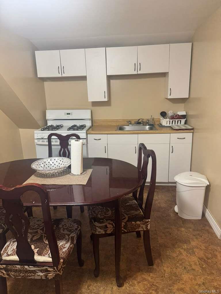 108 Roberta Street # 2, Valley Stream, NY 11580