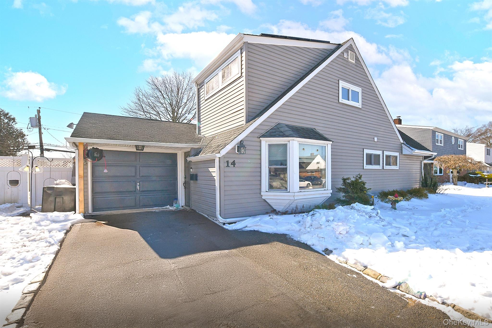 14 Thimble Lane, Hicksville, NY 11801