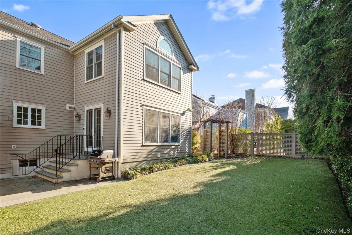 14 Maple Hill Drive, Larchmont, NY 10538