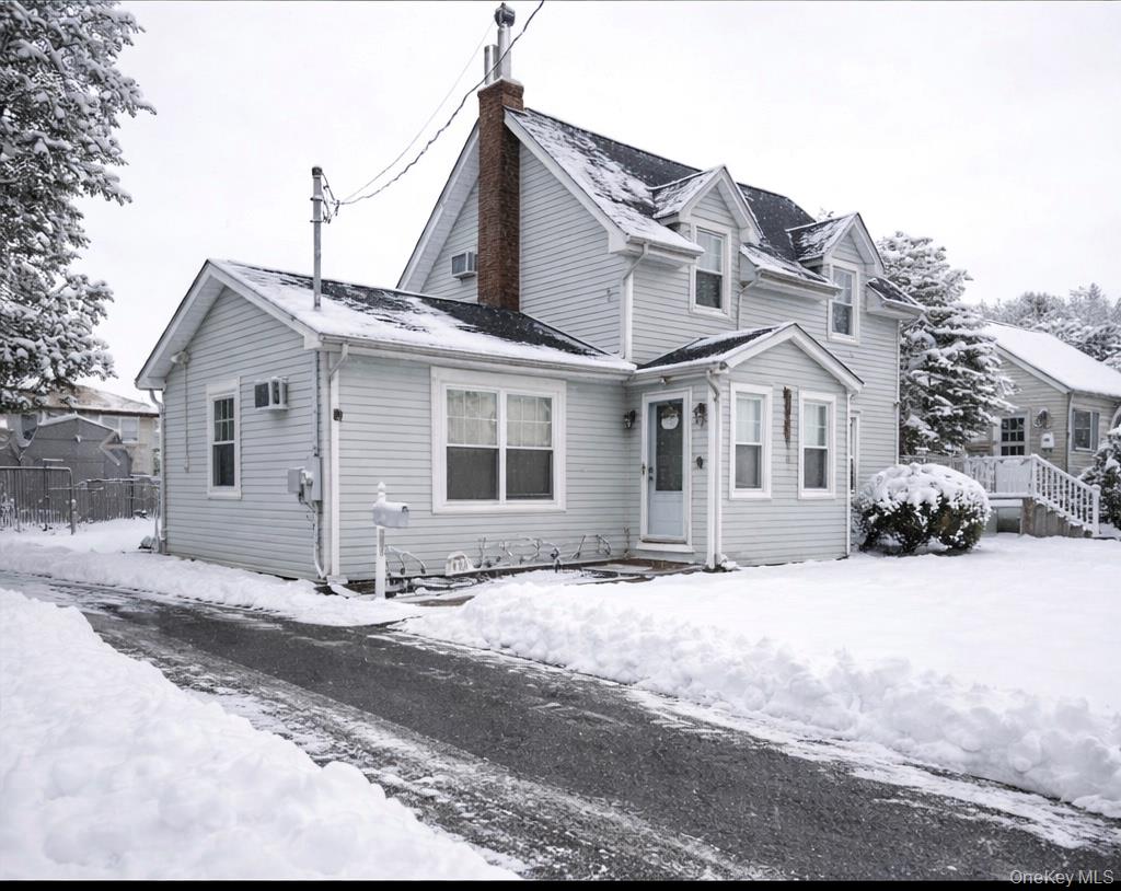 131 E Alhambra Avenue, Lindenhurst, NY 11757