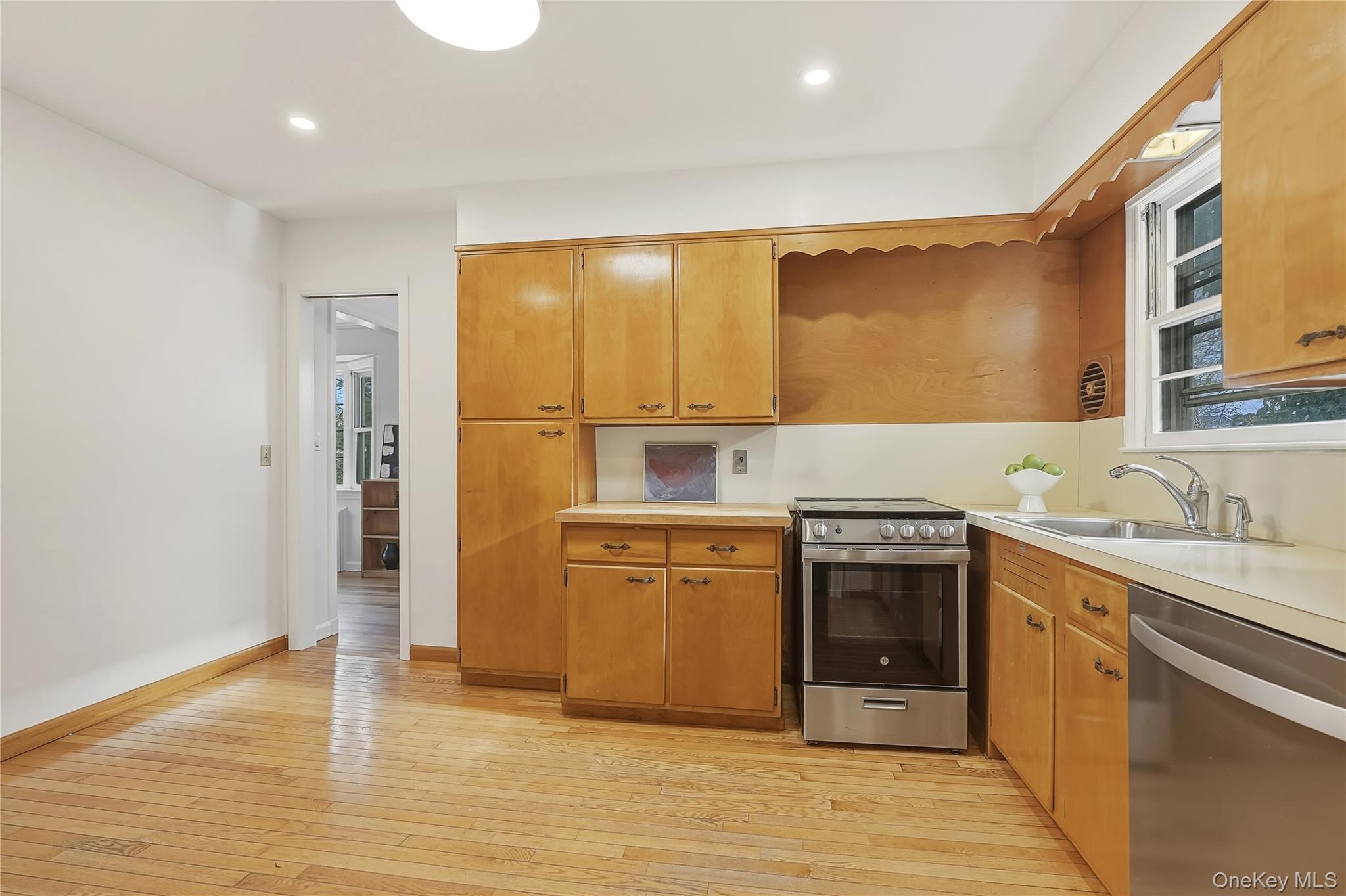 32 Sherwood Drive, Larchmont, NY 10538