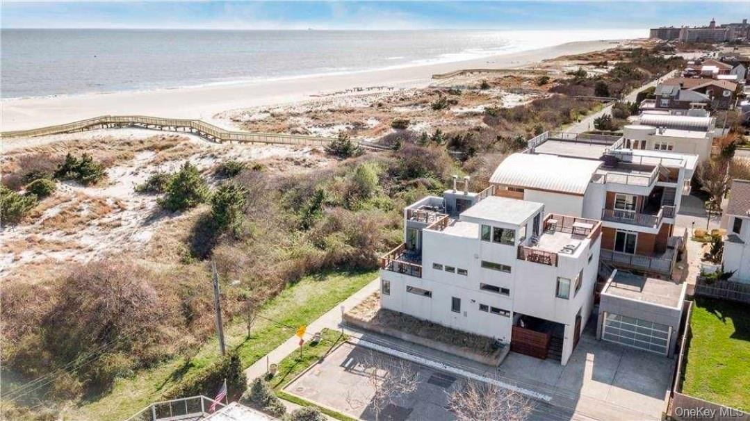100 Nantwick Street, Lido Beach, NY 11561