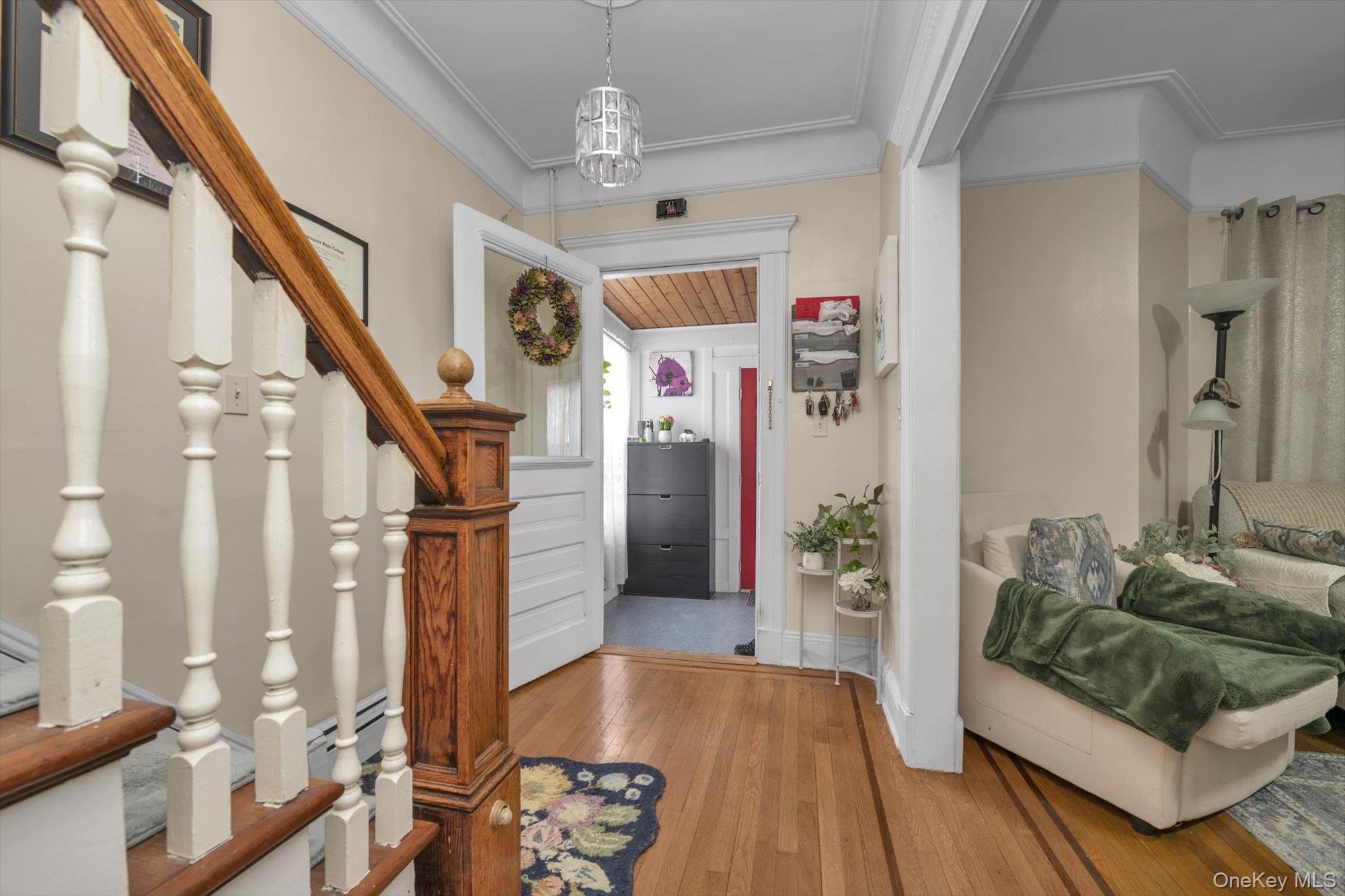 70 Hinsdale Avenue, Floral Park, NY 11001